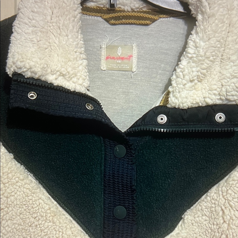 Cozy Sherpa Fleece Jacket with Snap Buttons XS pit to pit 26 inches